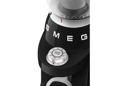 SMEG FÉLPROFESSZIONÁLIS  KÁVÉDARÁLÓ, retro, fekete