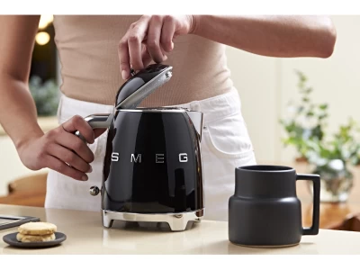 SMEG MINI VÍZFORRALÓ, retro, fekete